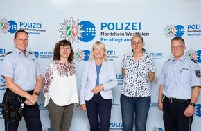 Polizeipräsidium Recklinghausen: POL-RE: Kreis Recklinghausen/Waltrop: Spanische Polizei beim Parkfest - zwei Kolleginnen aus España unterstützen während des Waltroper Volksfestes