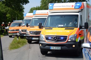 POL-STD: Vier zum Teil schwer verletzte Autoinsassen bei Unfall im Alten Land