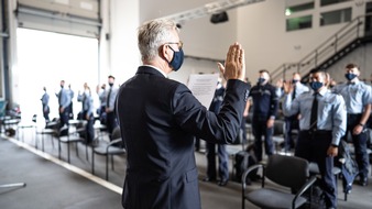 Polizei Dortmund: POL-DO: Dortmunds Polizeipräsident begrüßt neue Einsatzkräfte: "Wir bieten und verlangen viel"