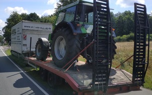 Polizei Wolfsburg: POL-WOB: Lkw-Gespann in Helmstedt gestoppt. Traktor droht vom Anhänger zu fallen. Fahrer ohne Fahrerlaubnis