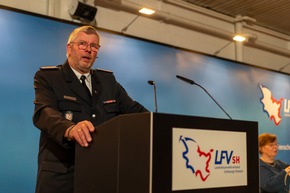 FW-LFVSH: Landesfeuerwehrversammlung 2025: Feuerwehr blickt zuversichtlich in die Zukunft - Talkrunde mit RS.H-Moderator und hochkarätigen Gästen zum Thema Katastrophenschutz