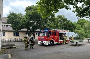Feuerwehr Weinheim: FW Weinheim: Feuerwehr Weinheim im Dauereinsatz - Personenrettung, Rutschpartie und Brandmeldealarm