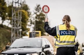 Bundespolizeidirektion M&uuml;nchen: Bundespolizeidirektion M&uuml;nchen: Kind w&auml;hrend stundenlanger Autofahrt auf Scho&szlig; der Mutter / Mutma&szlig;licher Schleuser mit f&uuml;nf bosnischen Migranten bei Grenzkontrollen gestoppt