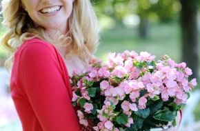 Blumenbüro: Überraschend draußen: Zimmerpflanzen zur Sommerfrische auf Balkon und Terrasse / Starlet Betulia - Debüt der kleinen Begonien-Schwester (BILD)