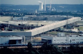 Ford-Werke GmbH: 40 Jahre Ford-Werk Saarlouis - Ford feiert mit einem Tag der offenen Tür / Ministerpräsident Peter Müller hebt die große Bedeutung des Unternehmens für das Bundesland an der Saar hervor (mit Bild)