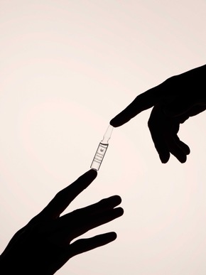 Neustart f&uuml;r die Haut: Die Dr. Hauschka Ampullenkuren unterst&uuml;tzen die n&auml;chtliche Regeneration der Haut und pr&auml;sentieren sich mit neuem Design, optimierter Anwendung und reduzierter Verpackung.