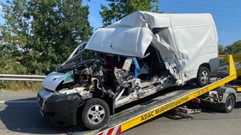 Polizeidirektion Landau: POL-PDLD: Neustadt / A65 - Mit Baustellenfahrzeug kollidiert