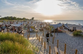 Ostsee-Holstein-Tourismus e.V.: Das neue Ostsee-Magazin 2020 ist da: Von Seebrücken, Beach Lounges und Fischbrötchen / Unbeschwertes Urlaubsgefühl an der Ostsee-Schleswig-Holstein auf 122 Seiten ab sofort bestellbar