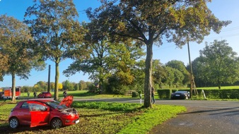 Freiwillige Feuerwehr der Gemeinde Sonsbeck: FW Sonsbeck: Verkehrsunfall - PKW gegen Strommast