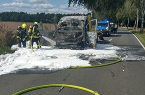 Polizeiinspektion Lüneburg/Lüchow-Dannenberg/Uelzen: POL-LG: ++ Stroh- und Heuballen angezündet - Zeugen gesucht ++ Pedelec und Pkw stoßen zusammen ++ Jugendliche setzen Altpapiercontainer in Brand - Strafverfahren eingeleitet ++