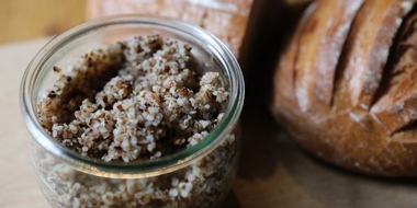 Universität Hohenheim: Geschmackstest mit Brot und Blinis aus Trendlebensmittel Buchweizen