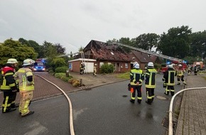Kreisfeuerwehr Rotenburg (W&uuml;mme): FW-ROW: Dachstuhlbrand in Bevern