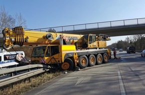 Polizeiinspektion Cuxhaven: POL-CUX: Schwerer Verkehrsunfall auf der BAB 27 nahe der Anschlussstelle Uthlede