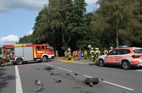 Feuerwehr Landkreis Leer: FW-LK Leer: Dutzende "Gaffer" nach schwerem Verkehrsunfall