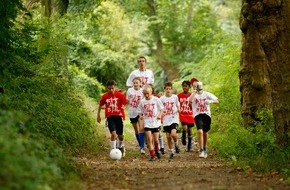 Intersnack Deutschland SE: 100 Tage dribbeln zur Fu&szlig;ball-EM: Guinness-Weltrekordversuch "Fit am Ball 3000" startet mit 10.000 Kindern am 29. Februar in Leipzig