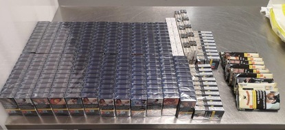 Hauptzollamt Augsburg: HZA-A: Zoll entdeckt 5.580 Stück Zigaretten im Koffer Schmuggel am Flughafen Memmingerberg