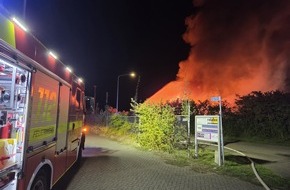 Feuerwehr Bocholt: FW Bocholt: L&ouml;schzug Suderwick unterst&uuml;tzt bei Gro&szlig;brand in Dinxperlo