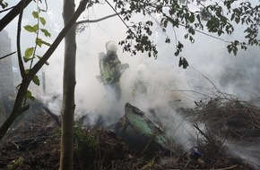Feuerwehr Bochum: FW-BO: Brand in einer Gartenanlage in Bochum-Wattenscheid
