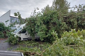 Feuerwehr Moers: FW Moers: Gewitter über Moers / 20 Einsätze für die Feuerwehr