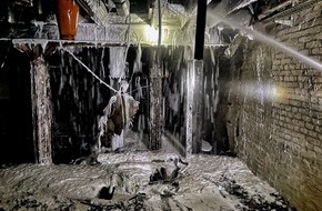 Feuerwehr Neuss: FW-NE: Brand in leerstehendem Lagerhaus | Brandausbreitung erfolgreich verhindert