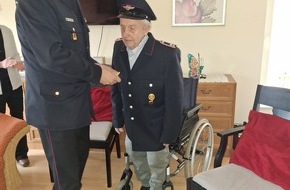 Kreisfeuerwehr Rotenburg (Wümme): FW-ROW: Eine außergewöhnliche Ehrung - Christoph Bardenhagen seit 80 Jahren Mitglied der Feuerwehr