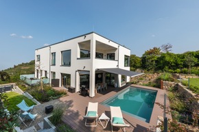 Homestory: Smartes Haus in Hanglage / WeberHaus