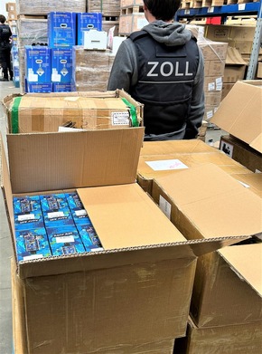 ZOLL-M: Bayerische Rekordsicherstellung von 250.000 Stück geschmuggelten E-Zigaretten - zwei Tatverdächtige in Untersuchungshaft.