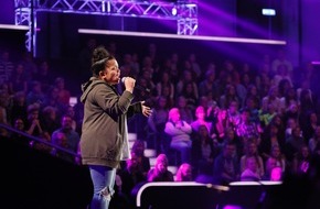 SAT.1: Schlagkräftige Stimme: Hamburgerin Zoe am Sonntag bei "The Voice Kids"