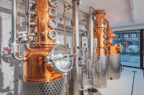 Neueröffnung Macardo Swiss Distillery GmbH mit Fasslager 4.0 - eine Weltneuheit.