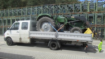 Polizeidirektion Kaiserslautern: POL-PDKL: Traktor geladen - Gesamtgewicht deutlich überschritten