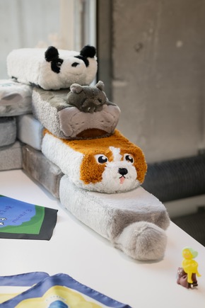 Julian Zigerli und weitere im Pop-up-Store des Kunstmuseums St.Gallen