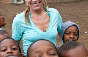 action medeor e.V.: Anke Engelke und Fortuna Düsseldorf rufen zum Weltmalariatag auf: "Malaria. Wir haben was dagegen!" (BILD)
