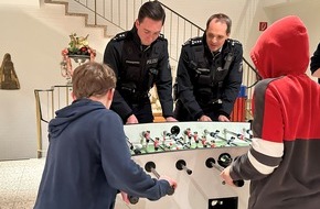 Polizei Hagen: POL-HA: Polizei Hagen erfüllt Wünsche von Hagener Kindern und Jugendlichen des Agnesheim Funckenhausen
