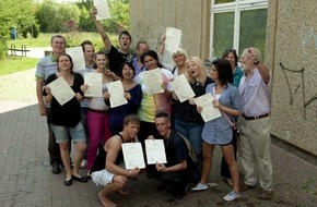 SAT.1: Supererfolg für "Die Superlehrer": Elf Schüler schaffen den Hauptschulabschluss / Die finale Folge am Montag, 17. August 2009, um 20.15 Uhr in Sat.1