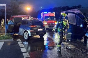 Freiwillige Feuerwehr Hünxe: FW Hünxe: Verkehrsunfall, drei Verletzte