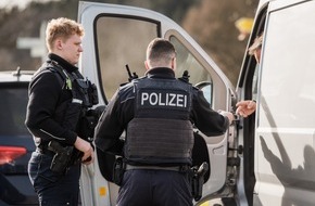 Bundespolizeidirektion München: Bundespolizeidirektion München: Unbelehrbarer Kastenwagenfahrer/ Pole muss Fahrzeug zurücklassen