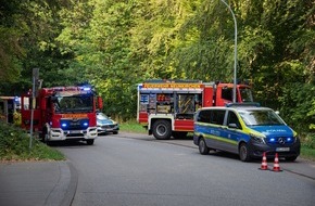 Kreisfeuerwehrverband Neunkirchen: FW LK Neunkirchen: Unfall in Neunkircher Zoostra&szlig;e - Auto st&uuml;rzt B&ouml;schung hinab