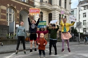 Kidical Mass Aktionsbündnis: Hier kommt die große Mobilitäts-Revolution der kleinen Beine: Weltweit 150.000 Teilnehmer:innen bei 500 Demonstrationen für kinderfreundliche Straßen. Das gab es so noch nie