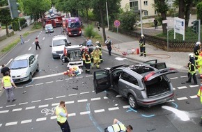 Polizei Düren: POL-DN: Notarztwagen überschlägt sich auf Einsatzfahrt