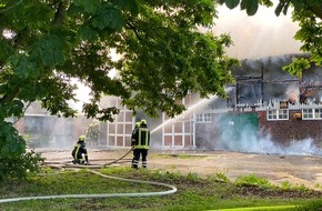 Polizeiinspektion Stade: POL-STD: Feuer zerstört Scheune in Hüll