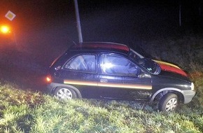 Polizeipräsidium Westpfalz: POL-PPWP: Auto landet im Graben - Polizei sucht Verursacher
