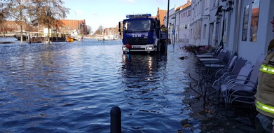 THW Landesverband Hamburg, Mecklenburg-Vorpommern, Schleswig-Holstein: THW-HH MV SH: Sturmflut - THW im Hochwassereinsatz in Lübeck
