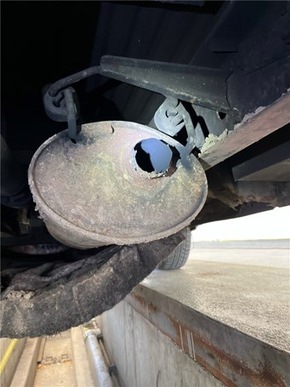 POL-SO: Massiv überladener und verkehrsunsicherer Lkw in Soest stillgelegt