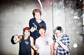 Universal International Division: 5 Seconds of Summer - Australiens Pop-Phänomen erobert weltweit die  iTunes-Charts und ist am 1. April für ein Fan-Event in Berlin (FOTO)
