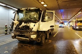 Verkehrsdirektion Mainz: POL-VDMZ: LKW Unfall führt zu erheblichen Verkehrsbeeinträchtigungen im Rhein-Main-Gebiet
