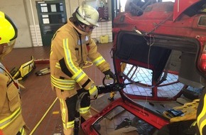 Feuerwehr Stolberg: FW-Stolberg: Patientengerechte Unfallrettung bei Verkehrsunfällen