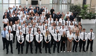 Polizeipräsidium Südosthessen: POL-OF: Knapp 100 Neuzugänge im Polizeipräsidium Südosthessen begrüßt