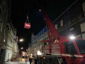 FW Helmstedt: Geb&auml;udebrand mit Menschenrettung