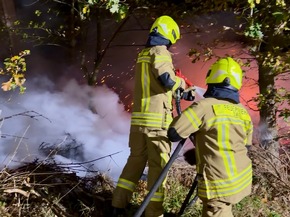 FW-OLL: Vegetationsbrand auf Nachbargrundstück von Mädchen der Jugendfeuerwehr gemeldet