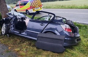 Freiwillige Feuerwehr Lügde: FW Lügde: Feuerwehr unterstützt Rettungsdienst nach Verkehrsunfall